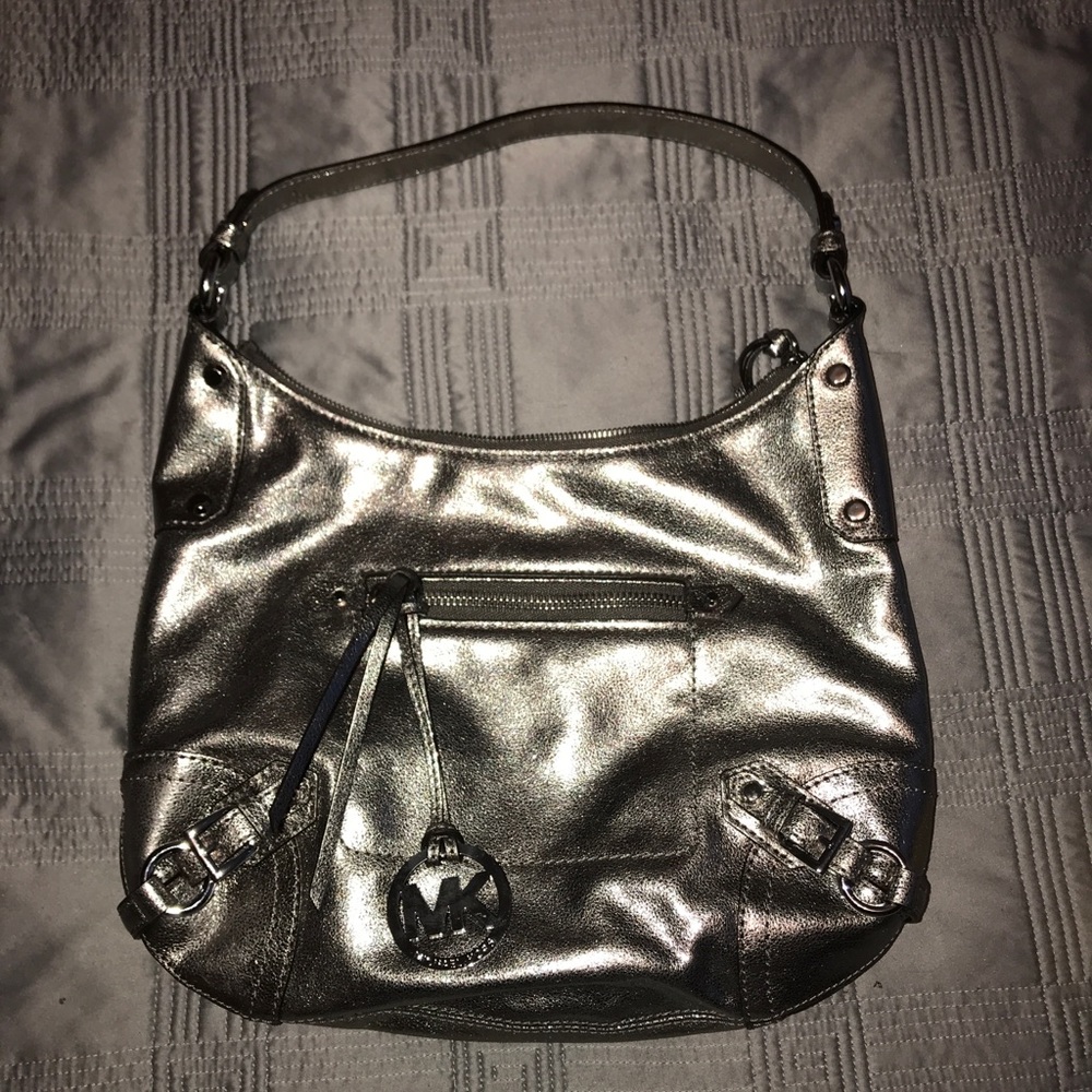Michael kors leather bag. NWT. Silver.